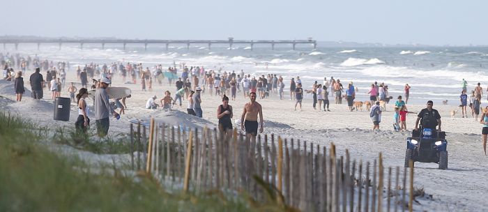Ace News Today - Pennsylvania murder suspect found hiding in the crowd of newly reopened Jacksonville beach