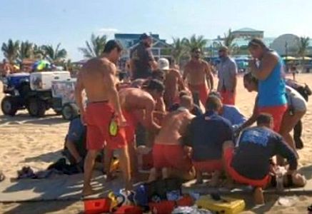 Ace News Today - Fight breaks out over a girl on Point Pleasant, N.J. beach, two men stabbed