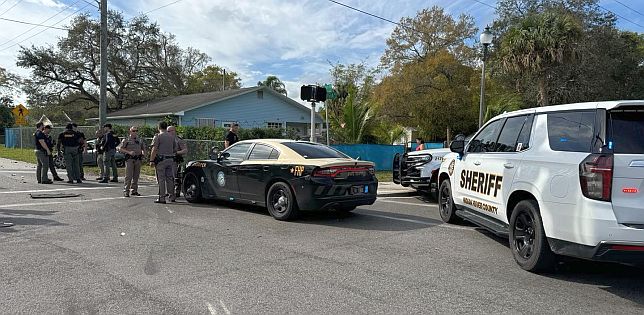 Ace News Today - Fellsmere bank robbery thwarted following high-speed pursuit ending in car crash