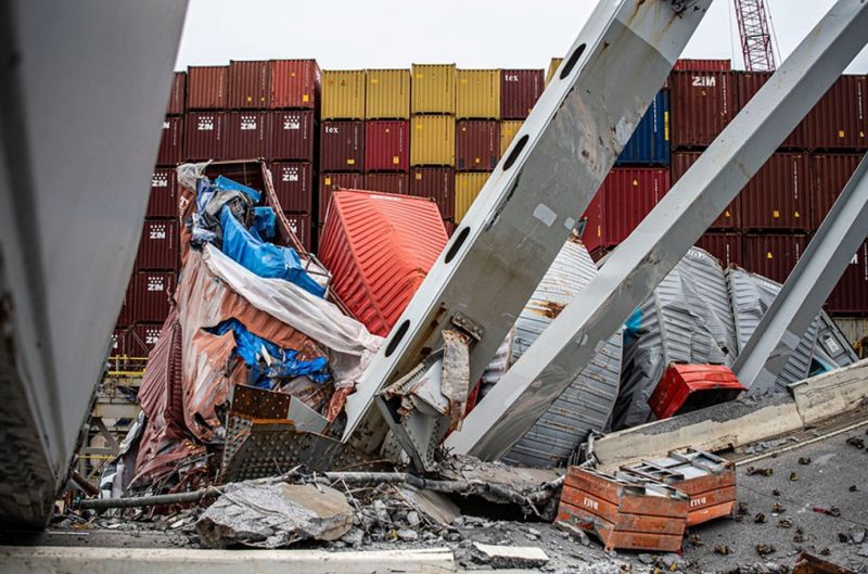 Ace News Today - Salvage crews prepping to remove last remnants of collapsed Key Bridge from the Dali