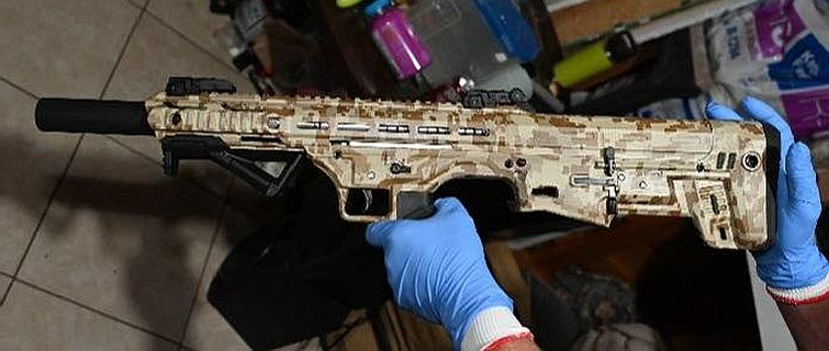 Ace News Today: SWAT recovers stolen firearms found in a home with 9 young kids surrounded by booze and drugs. IMage credit: MCSO