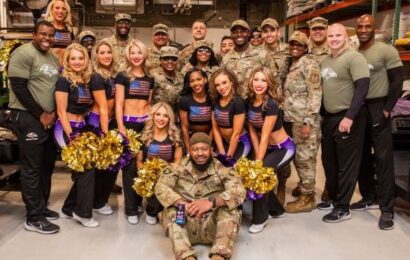 Baltimore Ravens Cheerleaders honor Veterans at Baltimore VA Medical Center