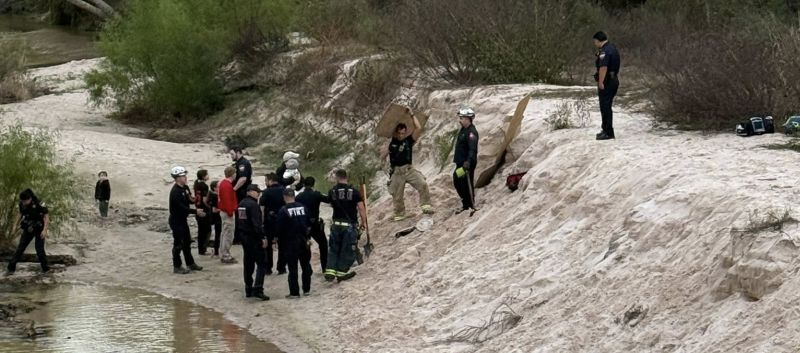 Ace News Today: Thanksgiving emergency: 12-year-old Texas girl buried while digging hole in sand dune