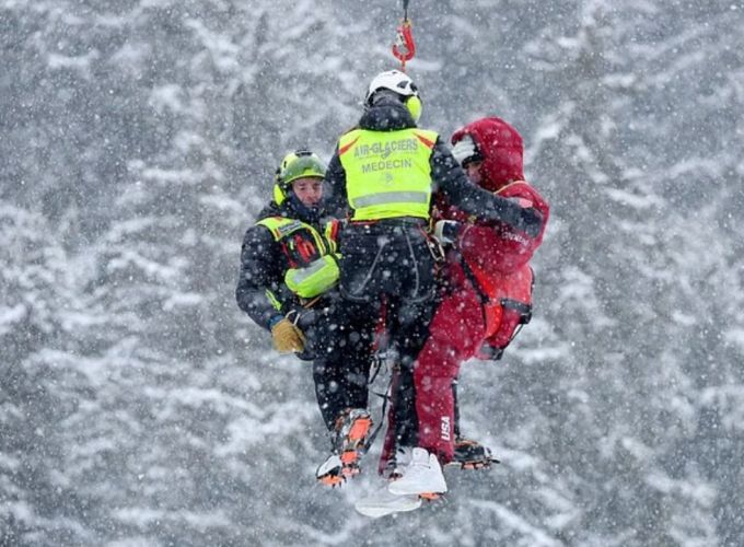Ace News Today: Lindsey Vonn crashes in her final downhill World Cup race, airlifted with injuries. Image credit: X

