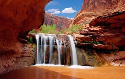 Trump slashes two Utah National Monuments by 90% each, reigniting environmental battle over public lands’ use and destroying sacred tribal sites