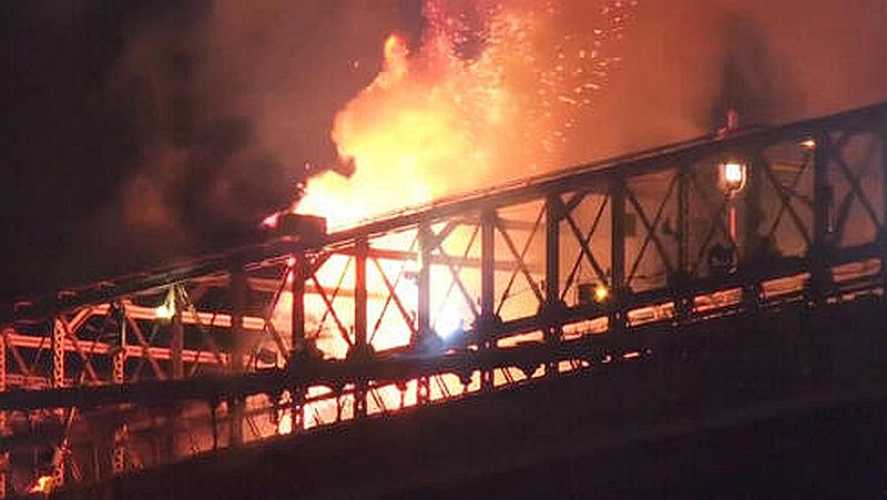 Ace News Today: Fire breaks out on the Brooklyn Bridge from New York City's July 4 fireworks . Image credit: X